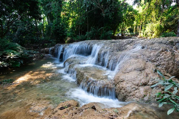 Natuurlijke Fontein Ondergrondse Loop Van Water Krater Beautiful Zoals Smaragd — Stockfoto