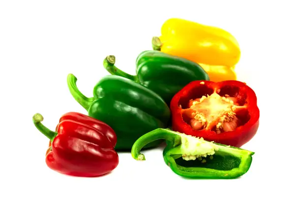 Färska Färgglada Paprika Hälften Skära Isolera Vit — Stockfoto