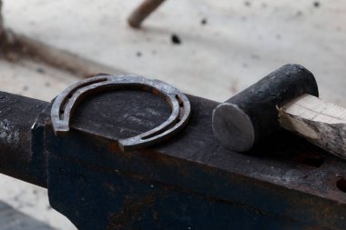 At nalı tarafından eski stil yapma nalbant