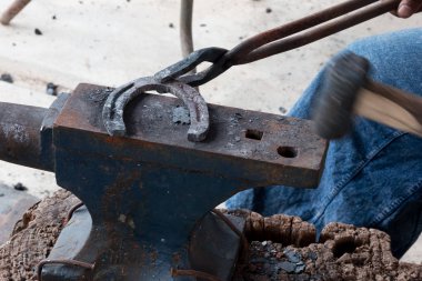 At nalı tarafından eski stil yapma nalbant