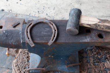 At nalı tarafından eski stil yapma nalbant