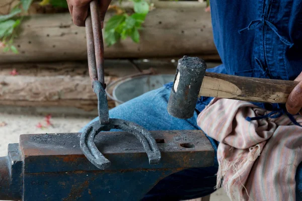 Farrier Haciendo Herradura Por Estilo Antiguo — Foto de Stock