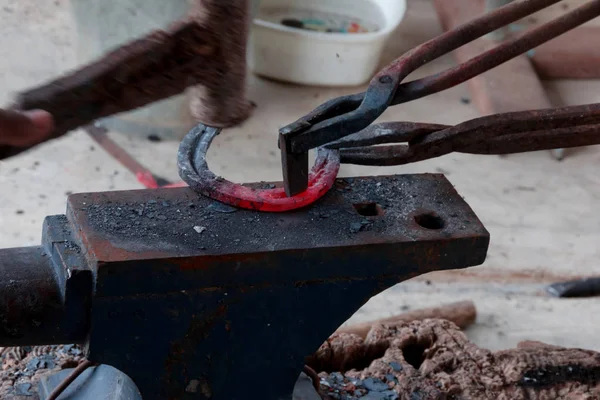 Farrier Haciendo Herradura Por Estilo Antiguo — Foto de Stock