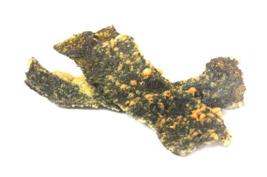 lezzetli çıtır deniz yosunu üzerine beyaz izole