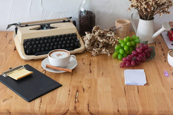 Café Chaud Tasse Grains Café Sur Table Bois — Photo