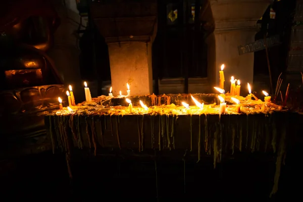 Bougie Est Lumineuse Avec Fleur Pour Adorer Bouddha Bouddhisme Makha — Photo