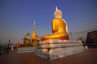 Lampang ili eski tapınakta altın Buddha