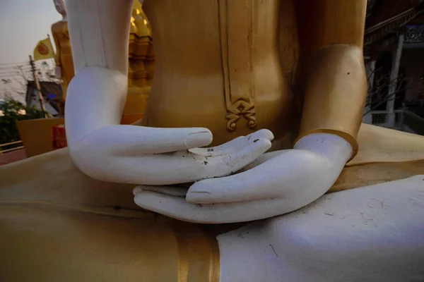 Lampang Ili Eski Tapınakta Altın Buddha — Stok fotoğraf