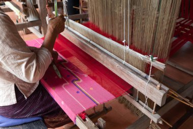 eski dokuma tezgâhı dokuma işçisi kız