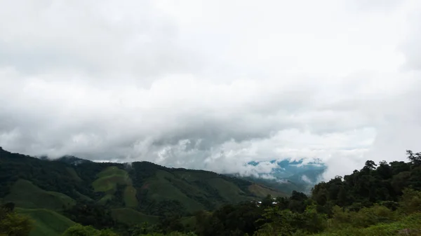 Bela Vista Para Montanha Tem Uma Nuvem Agradável Norte Tailândia — Fotografia de Stock