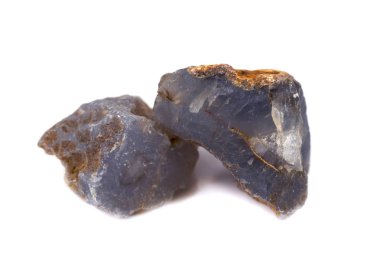 Beyaz arka plan üzerinde aksesuarları endüstriyel izole için Chalcedony taş