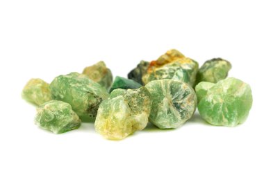 Beyaz arka plan üzerinde endüstriyel izole aksesuarlar için prehnite mineral