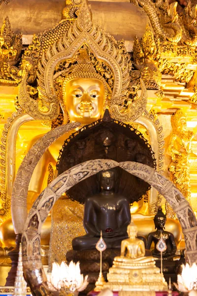 Прекрасная Золотая Статуя Будды Храме Таиланда — стоковое фото