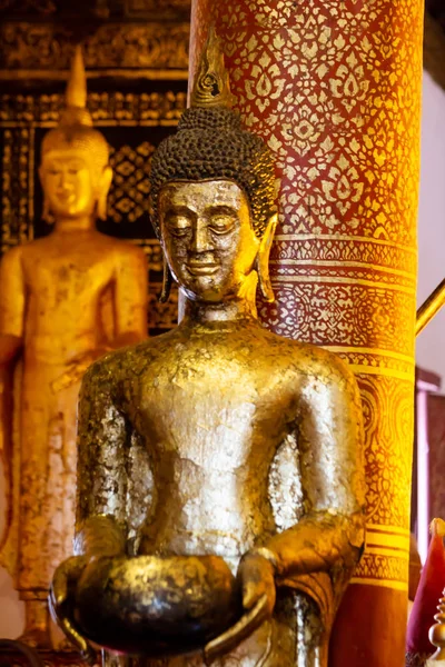 Прекрасная Золотая Статуя Будды Храме Таиланда — стоковое фото