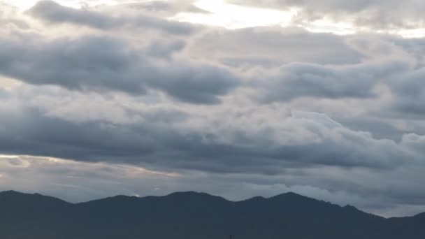 Drammatico Tempestoso Nube Muove Vista Sulle Montagne Time Lapse Paesaggio — Video Stock