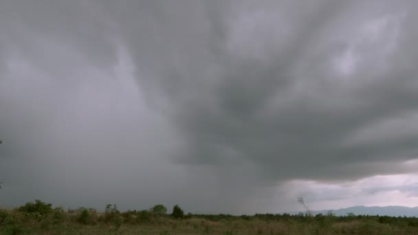 Dramatische Stürmische Und Wolke Bewegt Bergblick Landschaft Zeitraffer Vdo Clip — Stockvideo