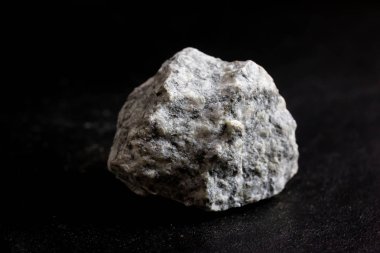 sanayi için taş siyah arka plan izole