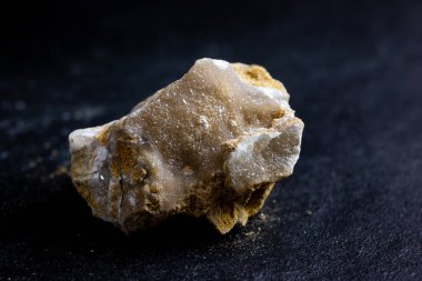 sanayi için taş siyah arka plan izole