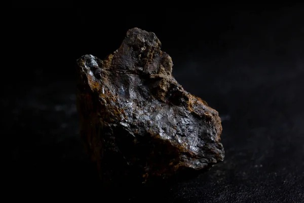 Stein Für Die Industrie Isolieren Auf Schwarzem Hintergrund — Stockfoto