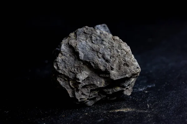 sanayi için taş siyah arka plan izole