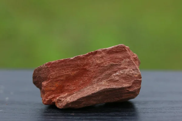 Мінерали Піщаного Каменю Ізольовані Зеленому Фоні — стокове фото