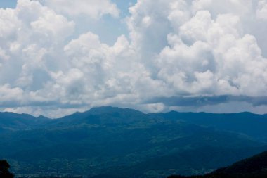 Ban Pa Pong Piengin Tayland 'da dağın tepesindeki dağ manzarası