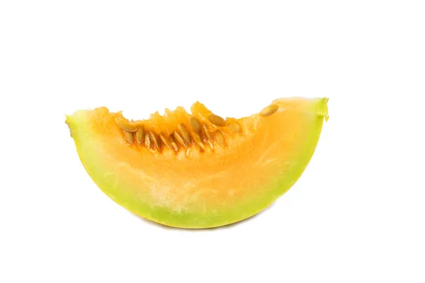 半メロンの果実が白い背景に隔離される — ストック写真