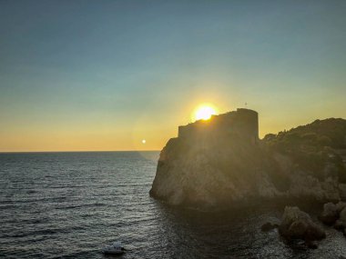 Lovrijenac fort Dubrovnik, Hırvatistan'da gün batımı engelleme.