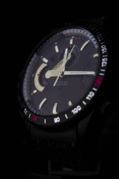 Relógio Pulso Preto Fundo Preto Com Tacômetro — Fotografia de Stock