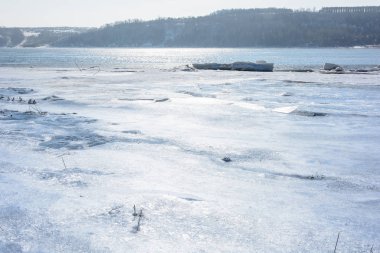 Buz buz drift sırasında nehrinde büyük bir kısmını