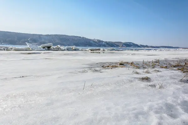 Buz Buz Drift Sırasında Nehrinde Büyük Bir Kısmını — Stok fotoğraf