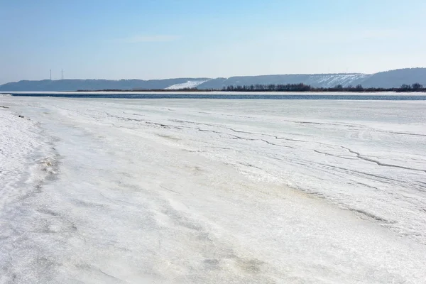 Buz Buz Drift Sırasında Nehrinde Büyük Bir Kısmını — Stok fotoğraf