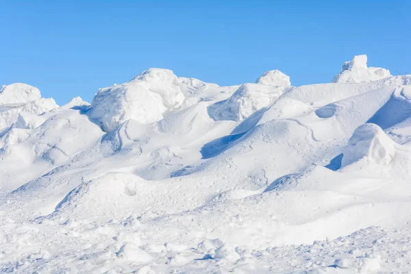 在冬天的巨大雪山 — 图库照片