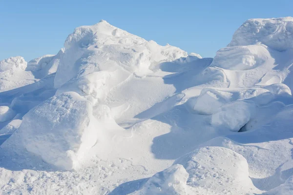 在冬天的巨大雪山 — 图库照片