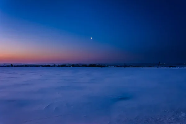 Luna Los Primeros Rayos Sol Una Madrugada Invierno —  Fotos de Stock