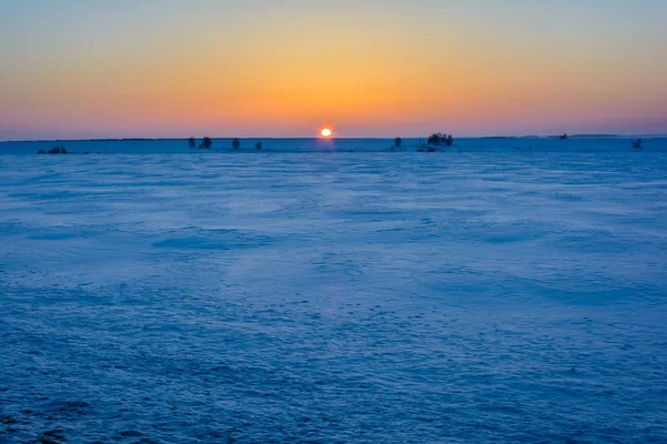 Das Erscheinen Der Sonne Frühen Morgen Über Dem Horizont — Stockfoto