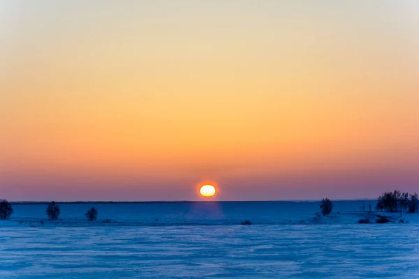 Aparecimento Sol Início Manhã Acima Horizonte — Fotografia de Stock