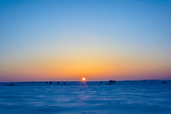 Het Uiterlijk Van Zon Vroege Ochtend Boven Horizon — Stockfoto