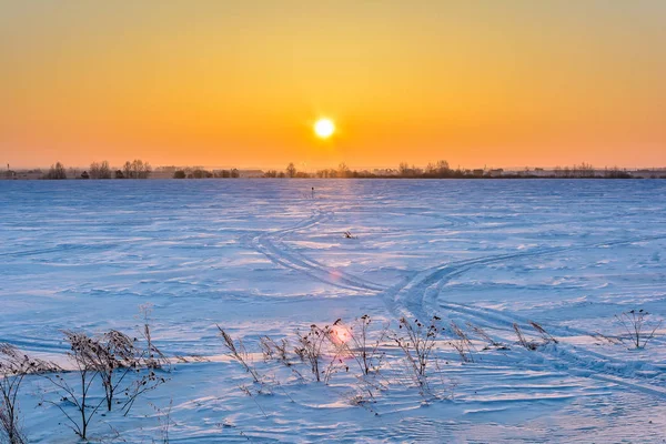 Das Erscheinen Der Sonne Frühen Morgen Über Dem Horizont — Stockfoto