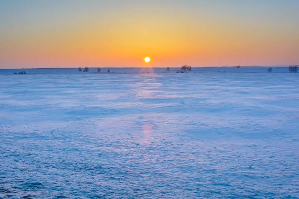 Появление Солнца Рано Утром Над Горизонтом — стоковое фото