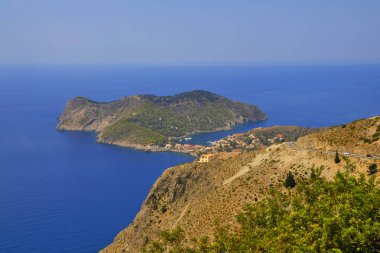 Yunanistan Ionian Islands. Assos görünümü tepeden.