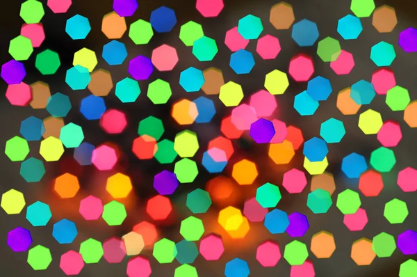 Kerst achtergrond. Gloeiende en feestelijke gekleurde lichte cirkels gemaakt van in camera — Stockfoto