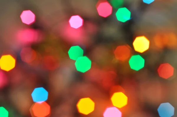 Weihnachtlicher Hintergrund. leuchtende und festlich gefärbte Lichtkreise, die in der Kamera entstehen — Stockfoto