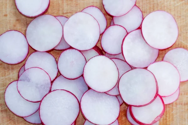 Radish cut rings on a wooden Board. harvest — Stock Photo, Image