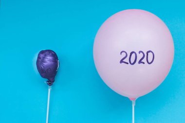 yeni yıl 2020, 2020 yazıtlı balon, minimalizm arka plan