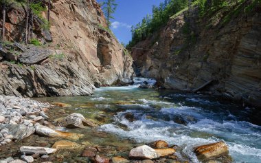 Kanyon Baykal Gölü kuzeyinde Kurkula nehrinin