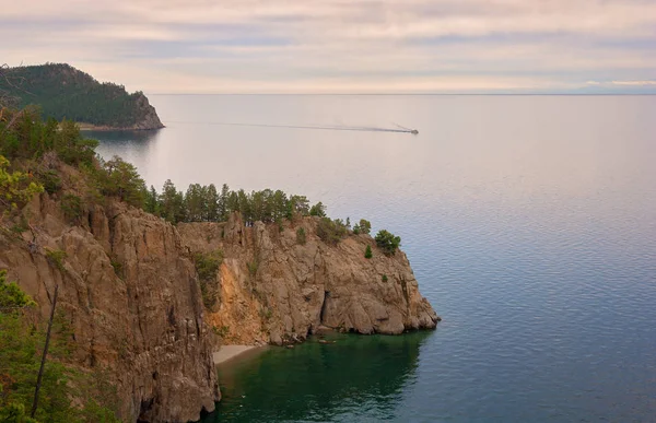 Pequeño Barco Las Rocas Baikal — Foto de Stock