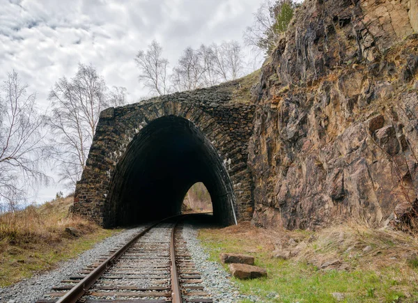 çevre-Baykal demiryoluna bahar