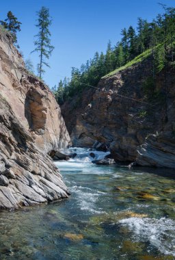 Kanyon Baykal Gölü kuzeyinde Kurkula nehrinin