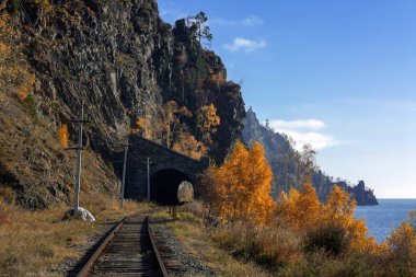 Sonbahar çevre-Baykal demiryolu